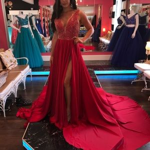 MACDUGGAL CUSTOM GOWN