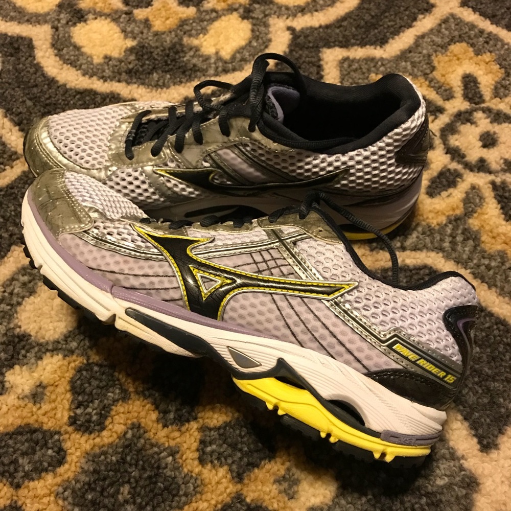 Mizuno Wave Rider 15 tennis shoes