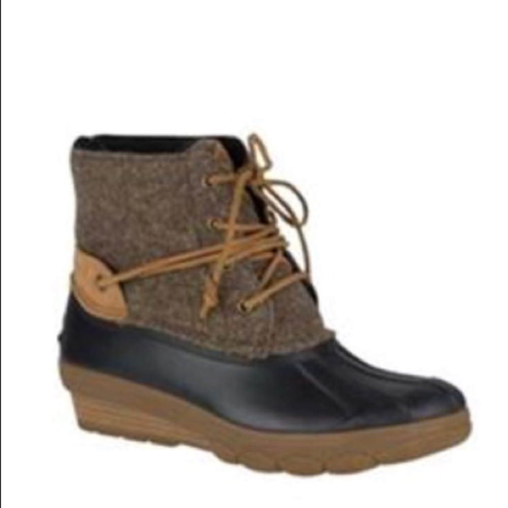 woman’s Sperry boots sizes 71/2,8, 8 1/2,9