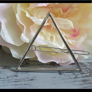 🆕 Silver-Toned Triangle Hair Clip