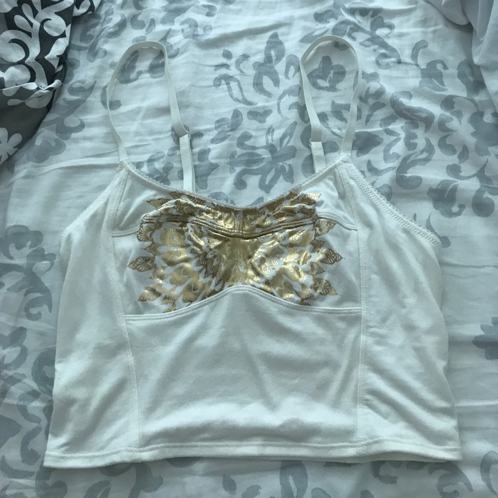 HP 🎉 euc • Free People • white & gold crop top