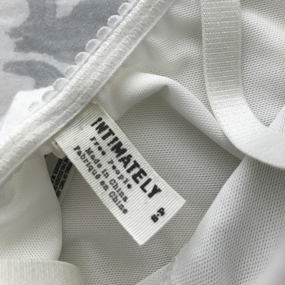 HP 🎉 euc • Free People • white & gold crop top - Picture 3 of 3