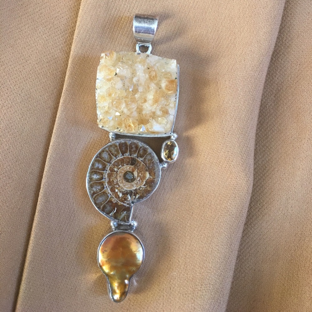 Today: Dramatic 925 Silver Pendant - image 1