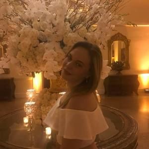 Meet your Posher, Caitlin