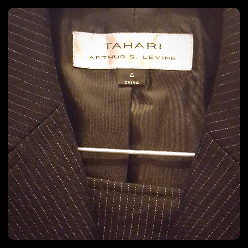 Tahari Suit Set - Blazer & skirt