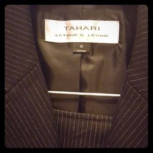 Tahari Suit Set - Blazer & skirt