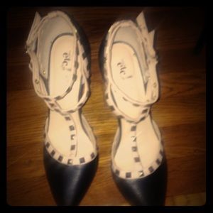 Rue 21 Black and Cream heels