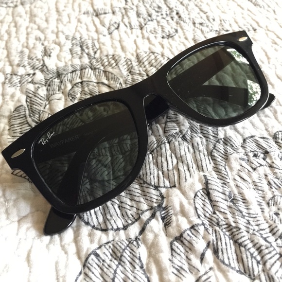 Classing Black Wayfarer Ray Ban sunglasses + case main image 4