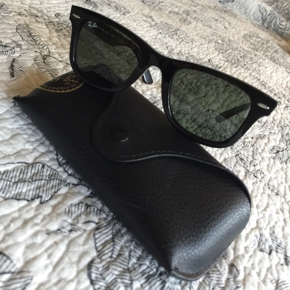 Classing Black Wayfarer Ray Ban sunglasses + case main image 3