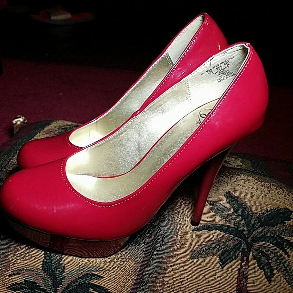 Shoes - Picture 3 of 4