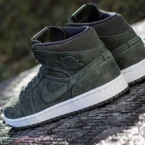 Air Jordan 1 Mid Nouveau: “Sequoia”