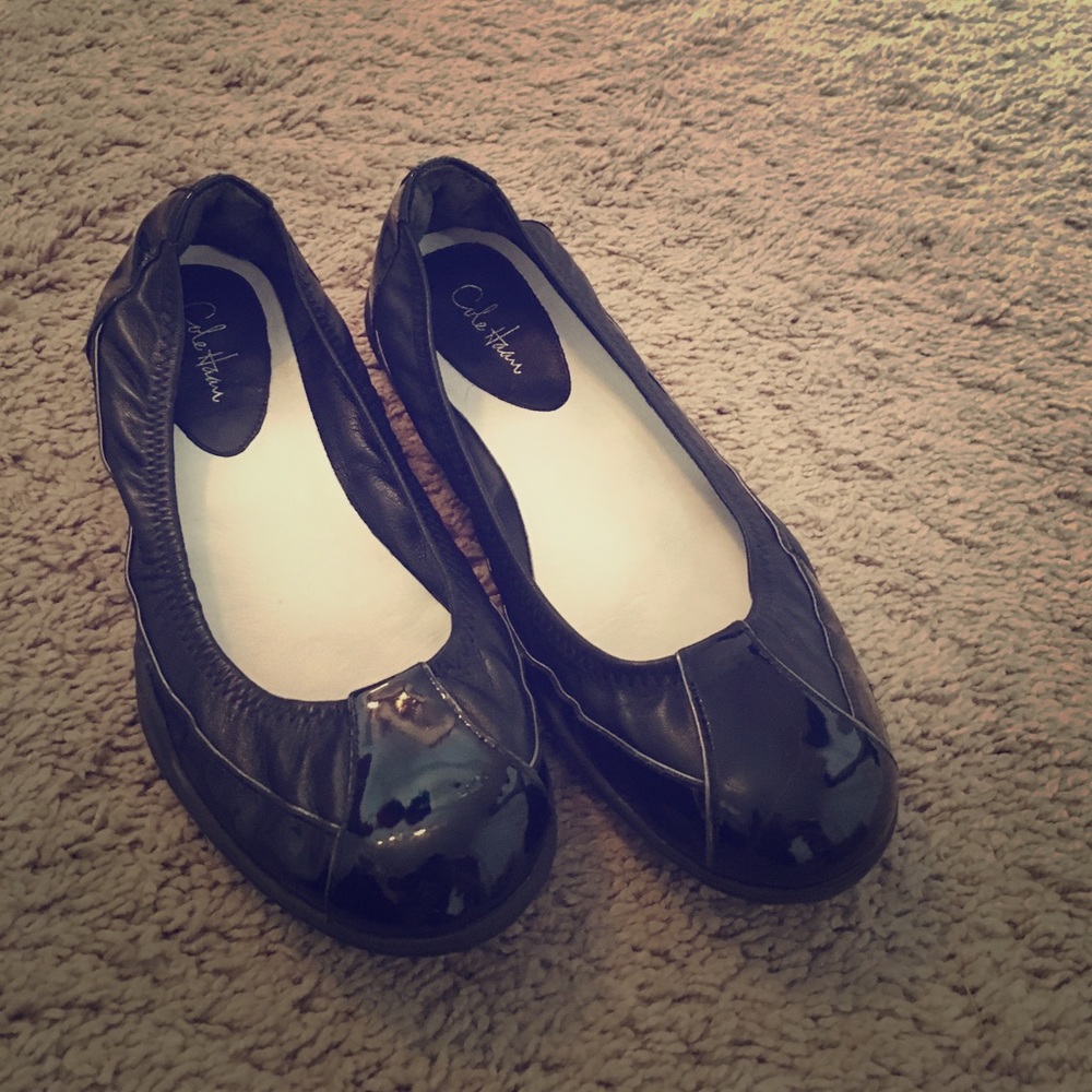 Comfy black flats