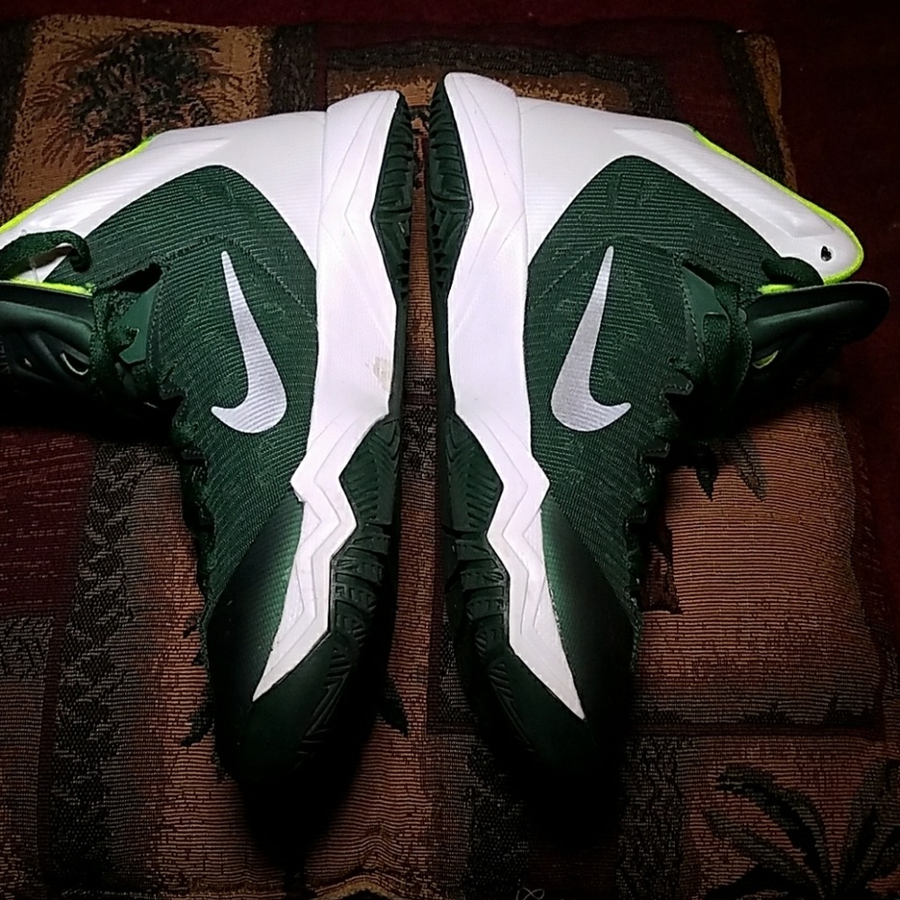 Sneakers - Picture 3 of 5