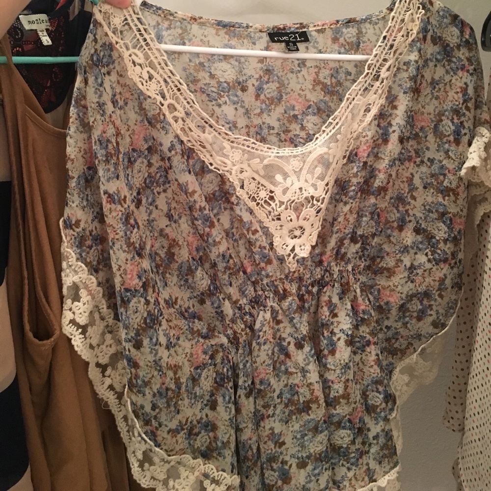 Rue 21 floral peplum top!