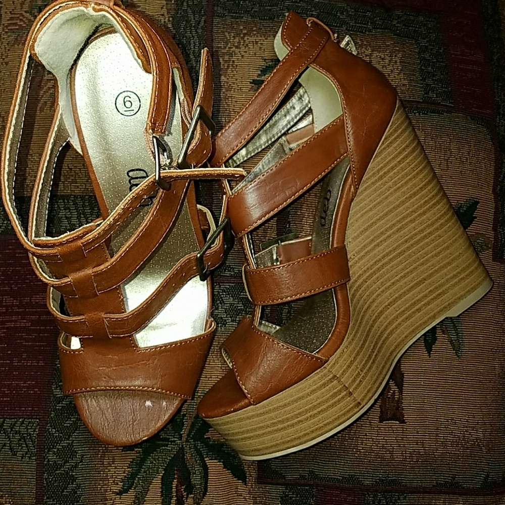 Shoes - Picture 2 of 4