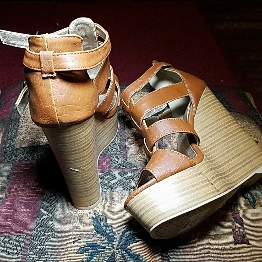 Shoes - Picture 3 of 4