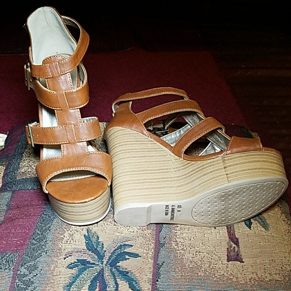 Shoes - Picture 4 of 4