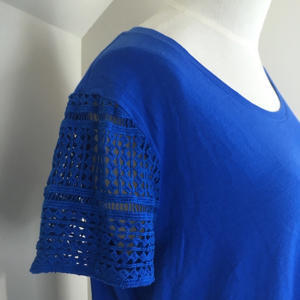 ⭐️LandsEnd Elegant Royal Blue Short Sleeve Top⭐️ - Picture 3 of 5