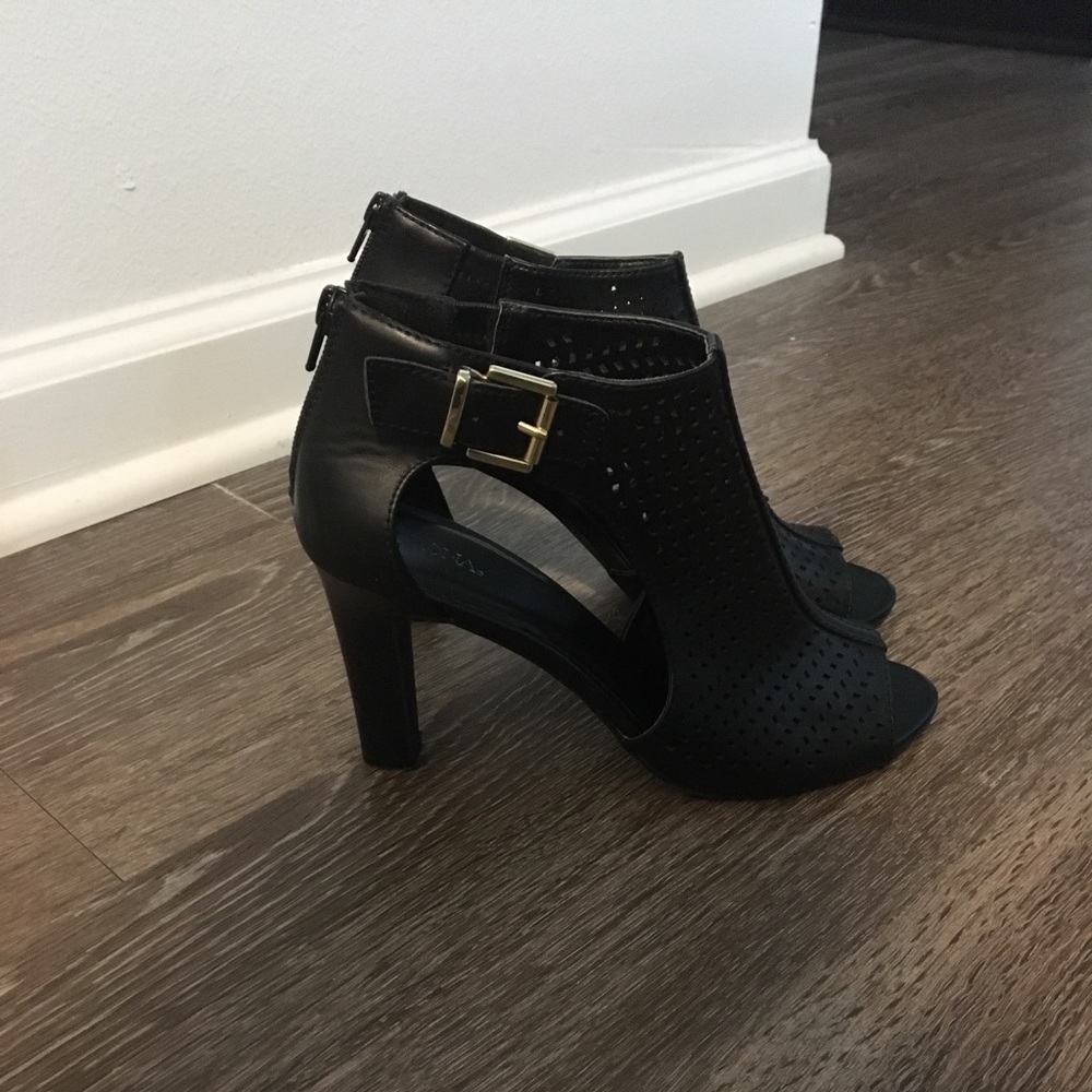 MERONA Women’s Black Cut Out Heel