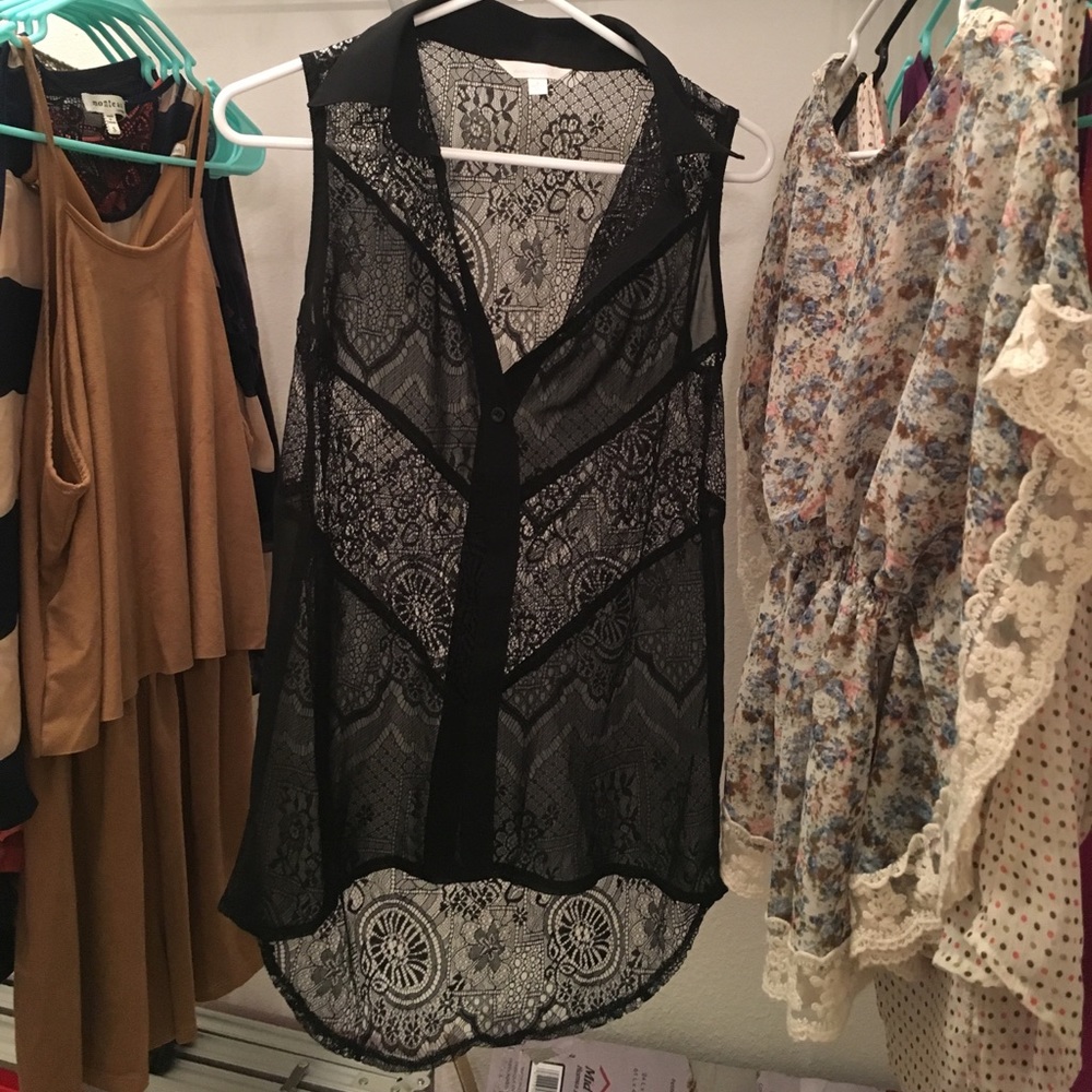 Black lace Charming Charlie tank!
