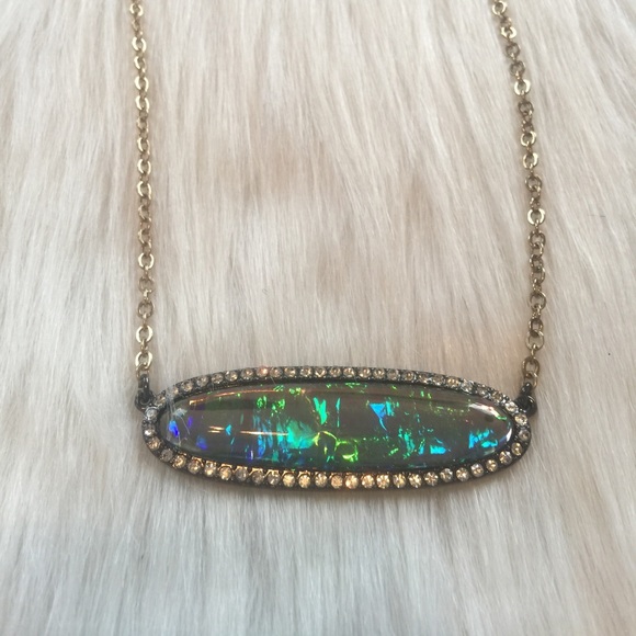 Iridescent crystal bar necklace - Picture 3 of 6