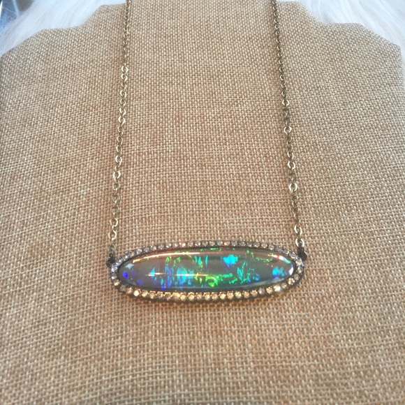 Iridescent crystal bar necklace - Picture 4 of 6