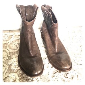 Frye Carson Bootie
