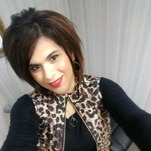 Meet your Posher, Monica