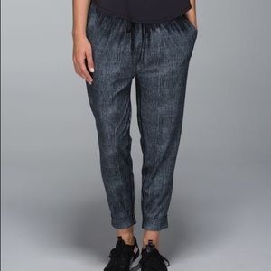 LULULEMON Jet Crop Slim Joggers