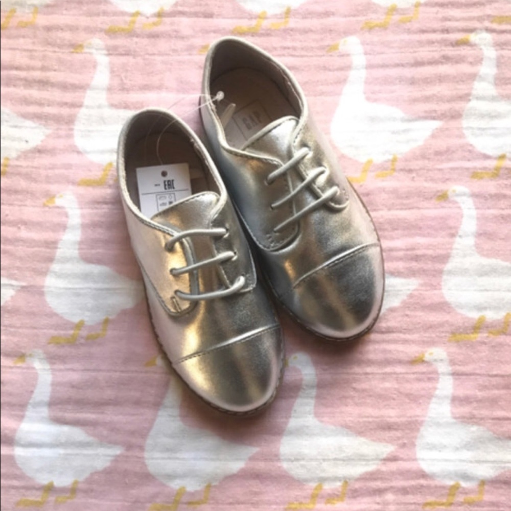 NWT silver gap oxford shoes