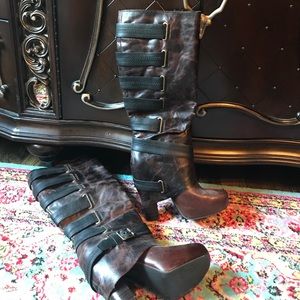 Jessica Simpson boot
