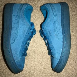 Boys gently worn Pumas!