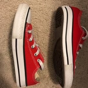 Boys gently worn low top Converse Allstars