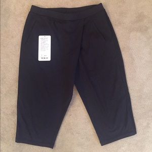 Lululemon Retreat Yogi Crop size 8 EC