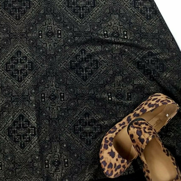 Lularoe Elegant Carly - Picture 2 of 2