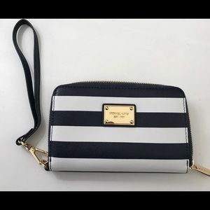 ✈️NWOT 💙 MICHAEL KORS wristlet, fits iPhone 5
