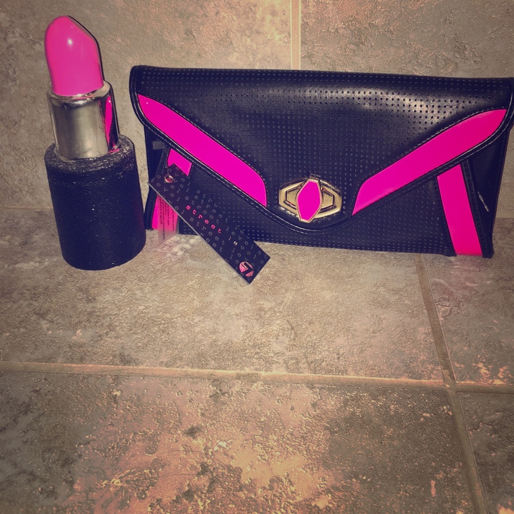 Black clutch