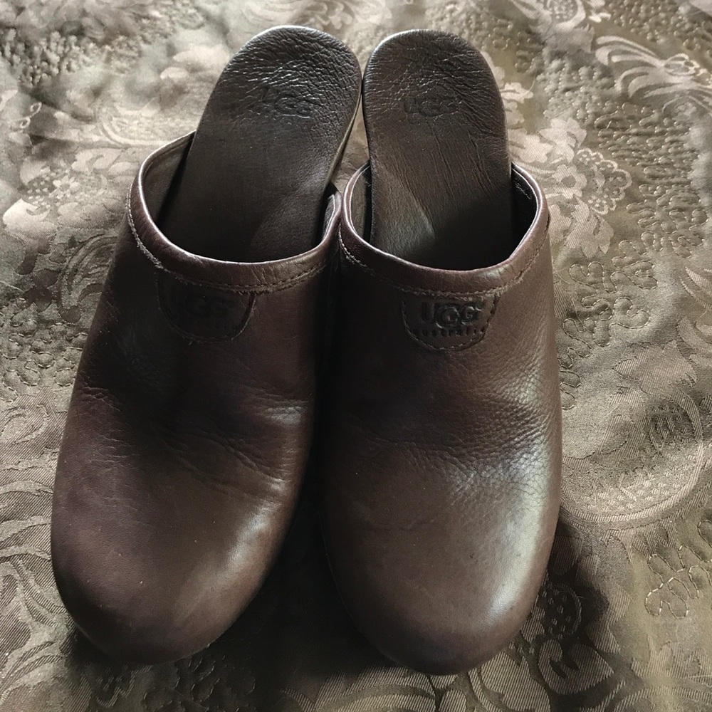UGG Brown clogs size 6