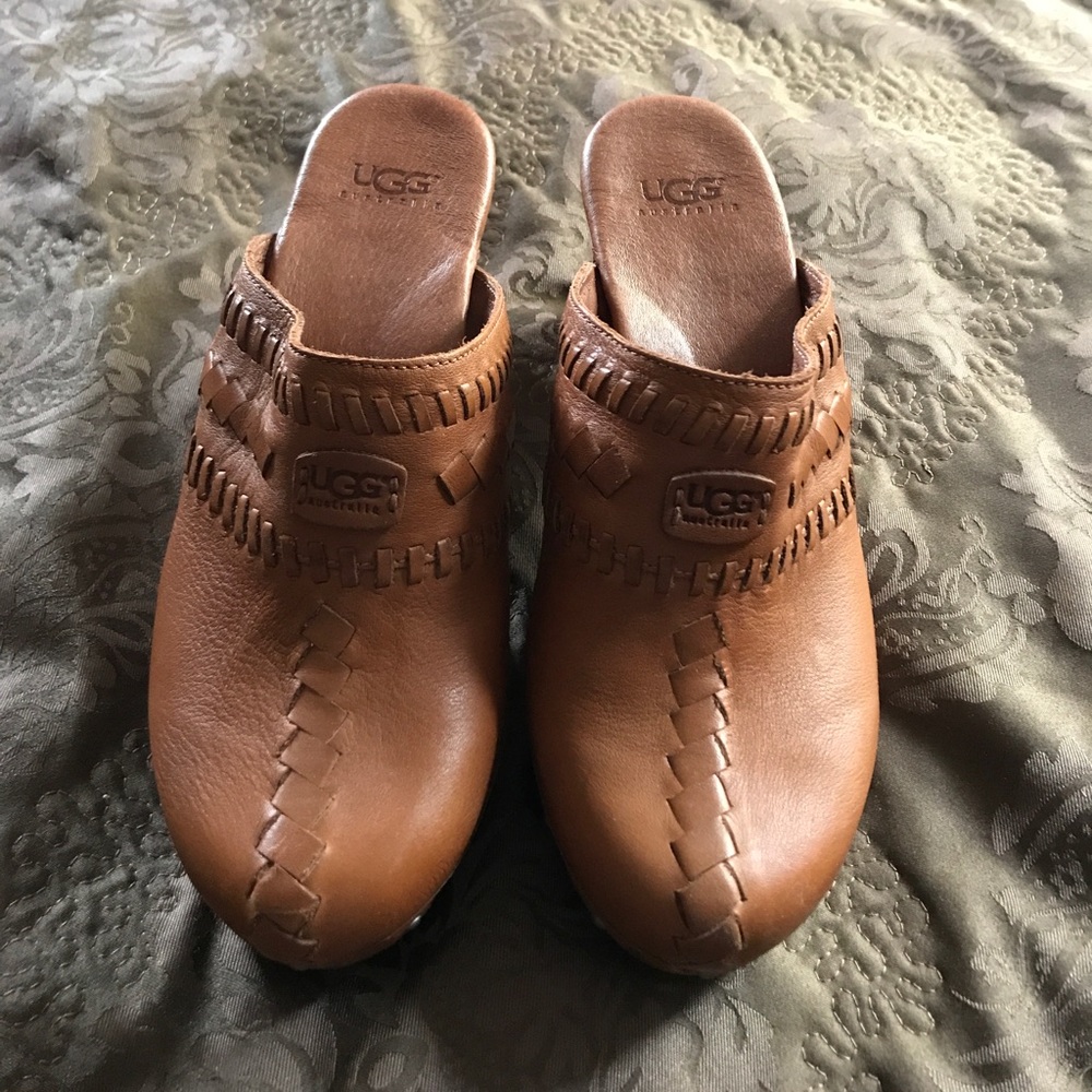 UGG tan clogs size 6
