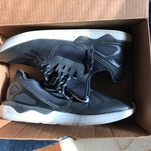 Adidas tubular runner