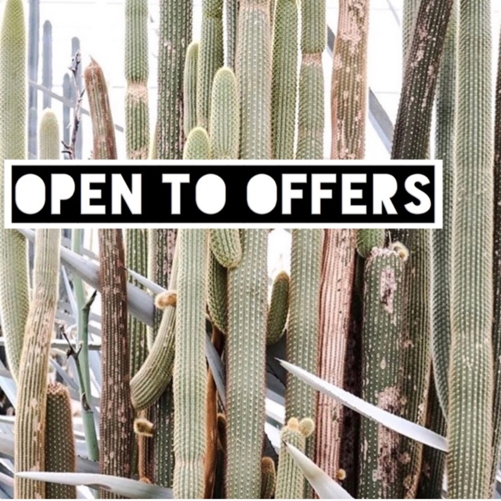 ✨Open to REASONABLE OFFERS on ALL ITEMS✨