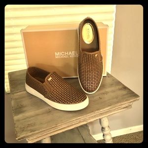 🆕Authentic!! 💕Michael Kors slip on.