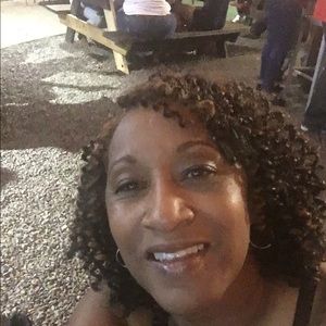 Meet your Posher, Kendra