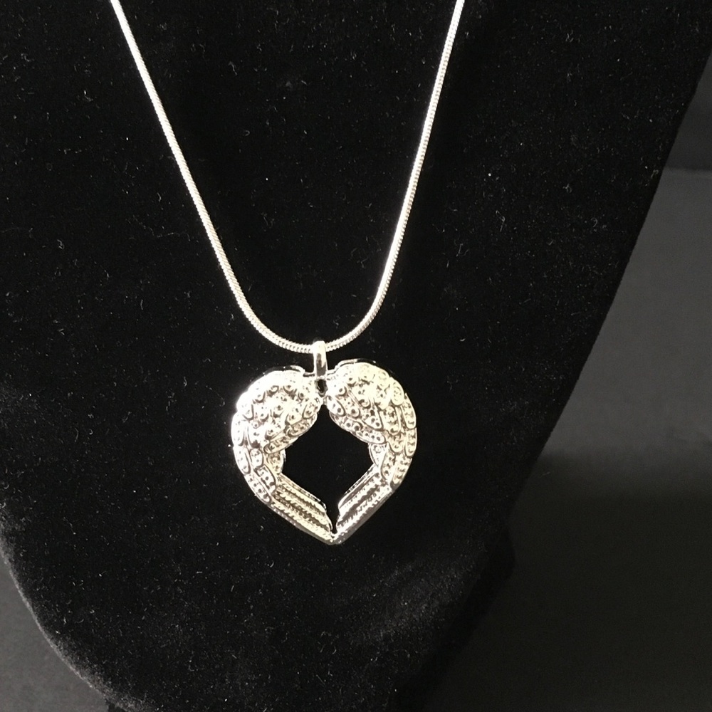 💗 sterling silver Angel Wing heart necklace