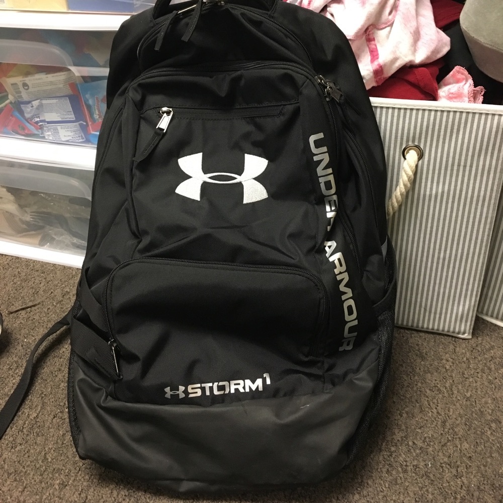 UNDER ARMOUR BACKPACK