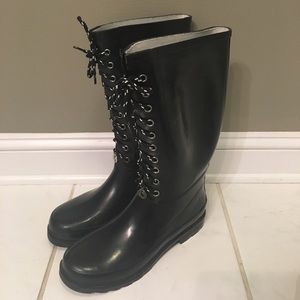 Lace up rain boots 👢