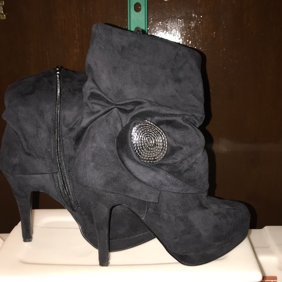 ❌SOLD❌Charlotte Russe black suede booties - Picture 1 of 4