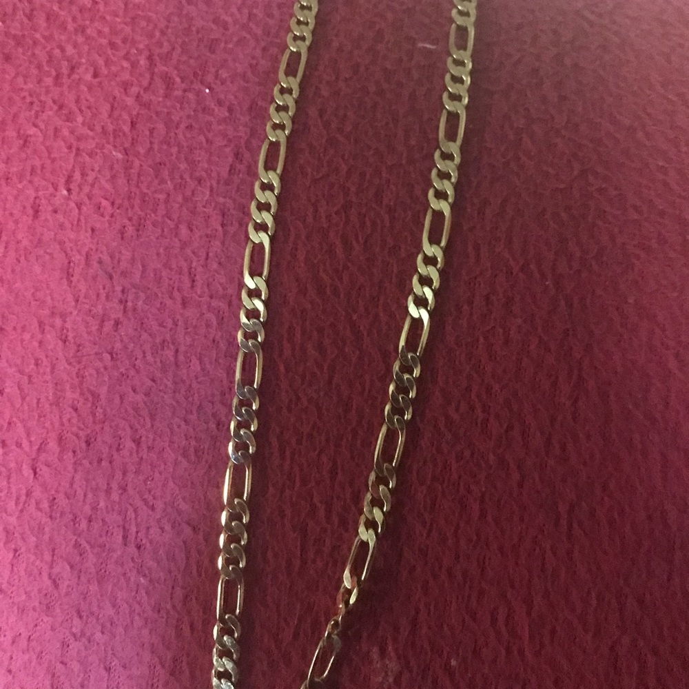 18kt Gucci link chain. Great buy