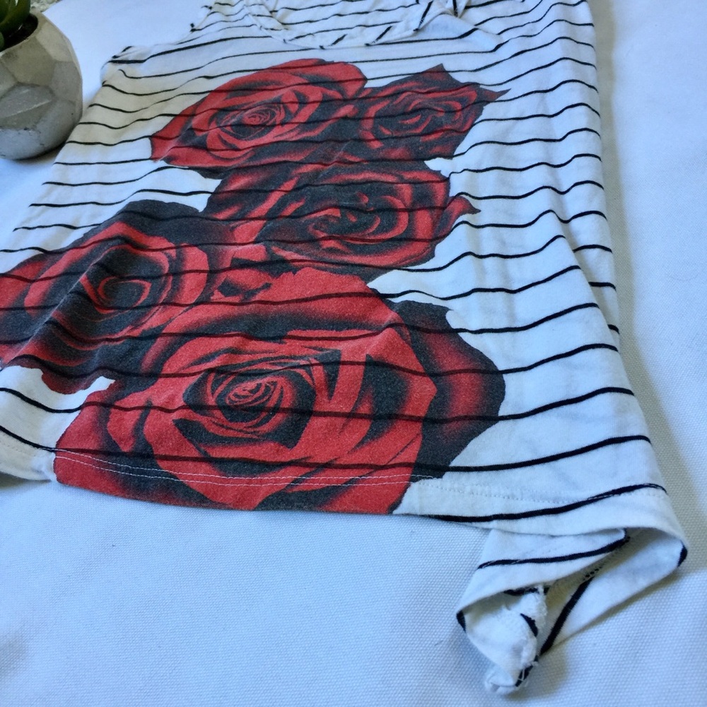 Close OUT SALE 🔥 Roses graphic stripped Top