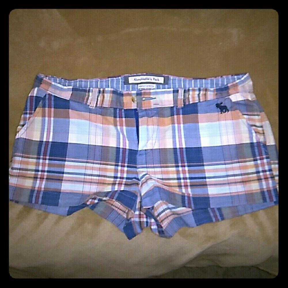 Abercrombie plaid shorts! NWOT.